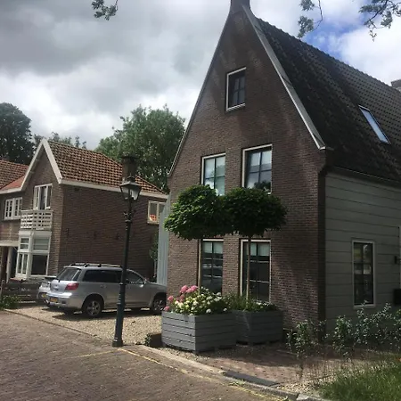 53 Oude Zijds Burgwal مونِكِندام